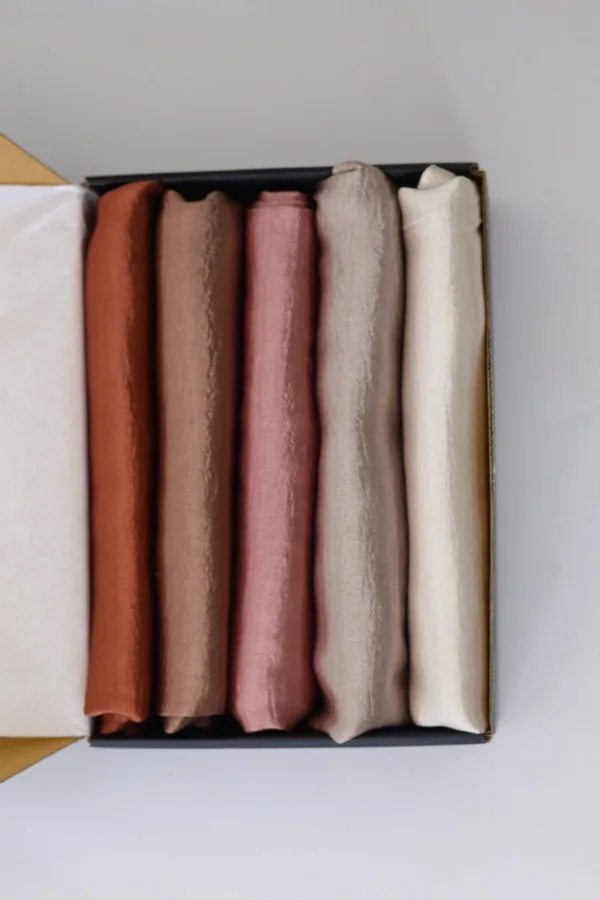 177516E0-8201-4934-B992-07A765CFC2E7-1.jpeg Kiss of Copper Marble Satin Box ( Set of 5) - Image 1