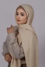 Cream Cotton Pleated Hijab - Image 2