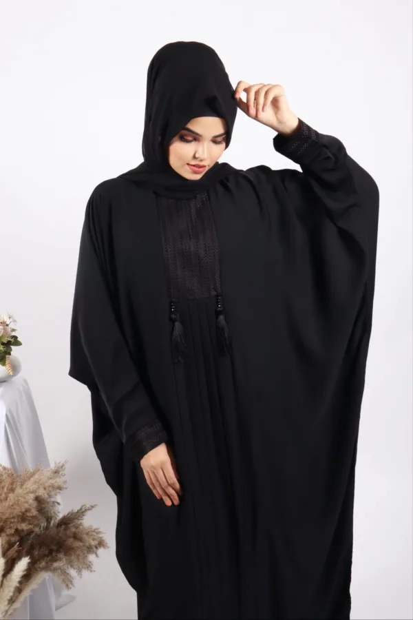 Niyara Luxury Pleated Emirati Kaftan - Image 3