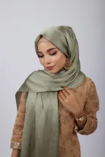 Raisin Muna Satin Hijab