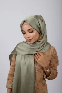 Raisin Muna Satin Hijab