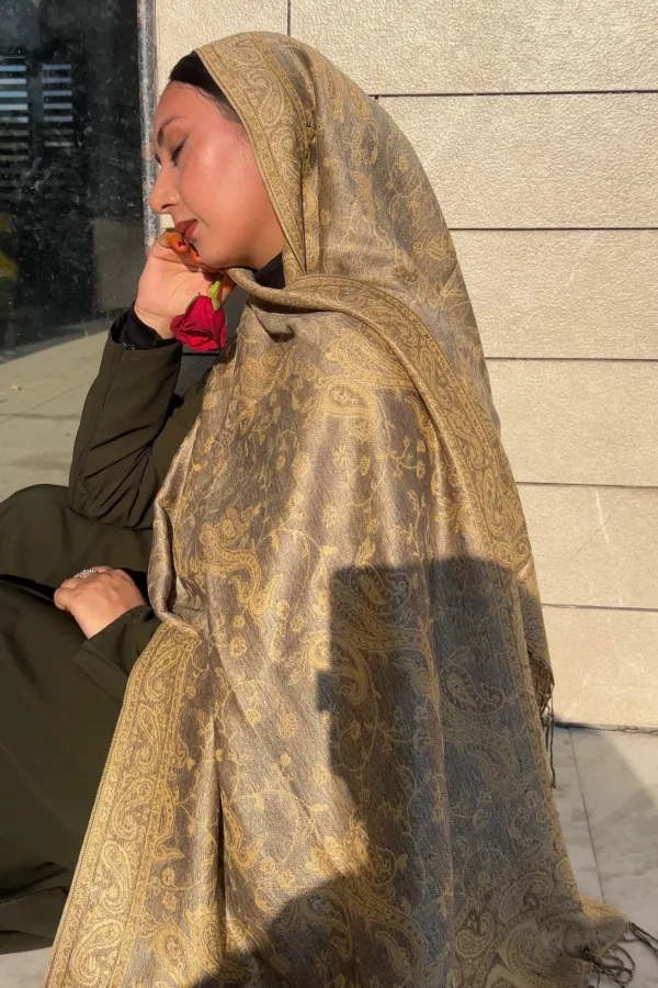 Sunehri Pashmina Hijab - Image 2